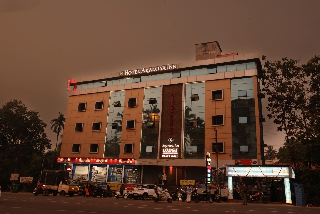 HOTEL & GROUND